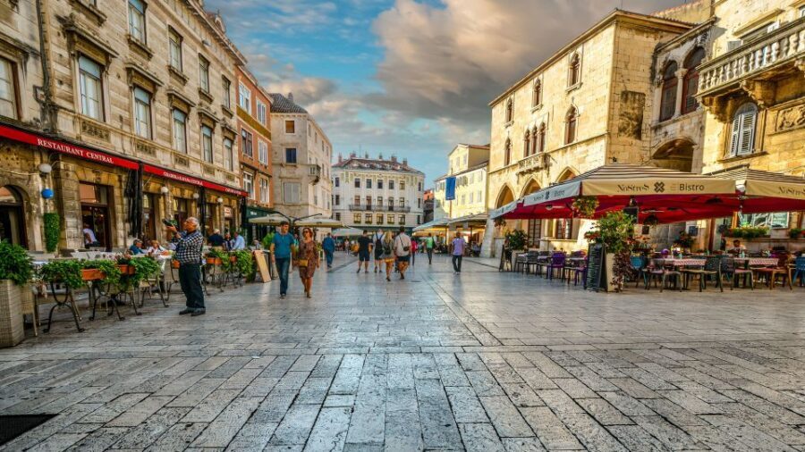 Discover The Old Town Split 1.5h walking Small group tour - Meeting on the Riva promenade and getting your bearings fast