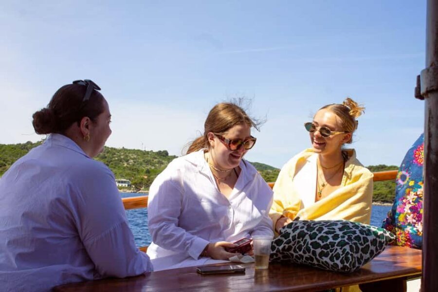 Dubrovnik: 6 hours Blue cave & Elaphiti with optional lunch - Sailing out of Dubrovnik: the relaxed start with wine and views