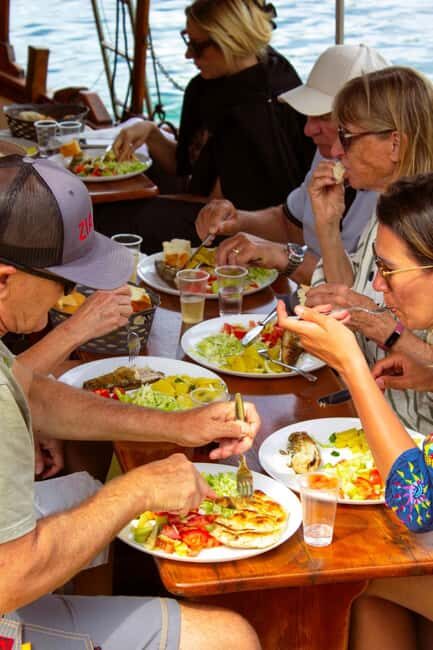Dubrovnik: 6 hours Blue cave & Elaphiti with optional lunch - Onboard drinks and the lunch question (15€ cash)