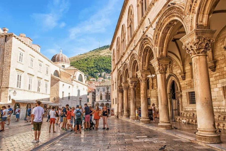 Dubrovnik: City Walls, Old Town Walking Tour & Adriatic View - Onofrio’s Fountain and the Franciscan Monastery pharmacy