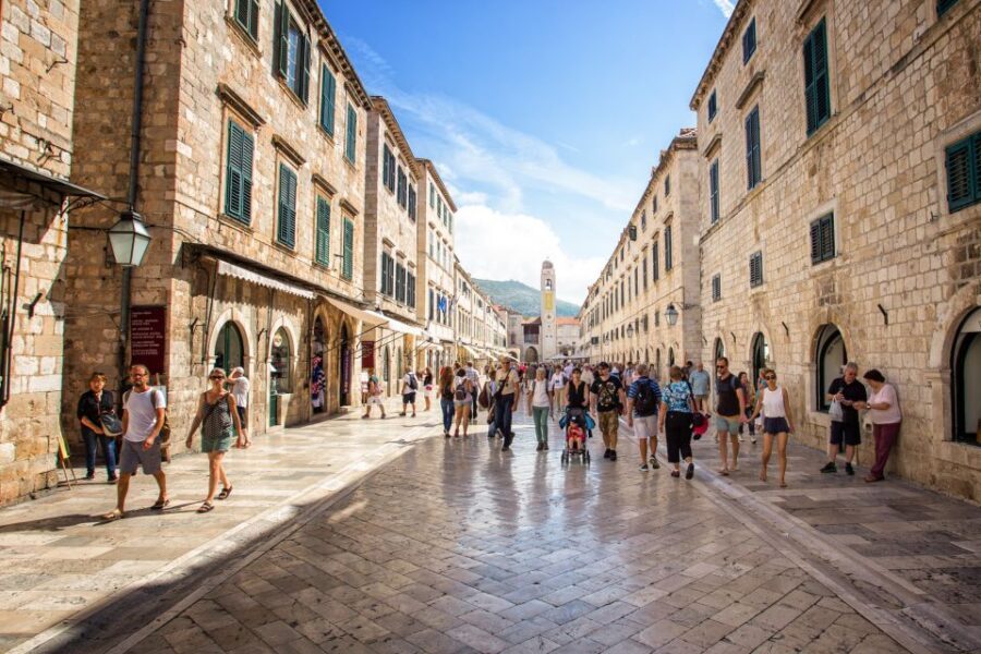 Dubrovnik: Early Bird Walking Tour - Amerling Fountain Meeting Point: How to Find Your Blue Umbrella Guide