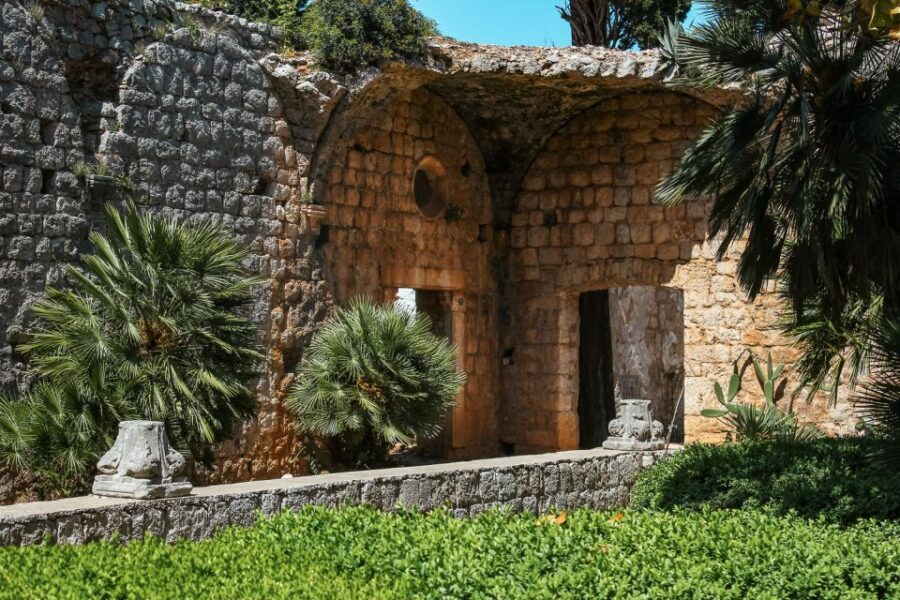 Dubrovnik: Epic Game of Thrones Tour + Lokrum & Saver Option - Purple Wedding and House of the Undying: show moments with city context