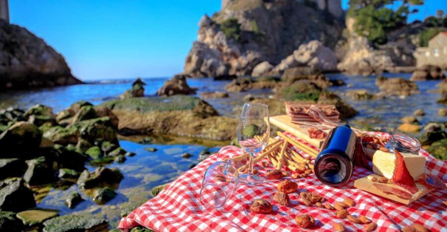 Dubrovnik Gastronomy: 3-Hour Food and Wine Tour - Onofrio’s Fountain Start: What the 3 Hours Really Feel Like