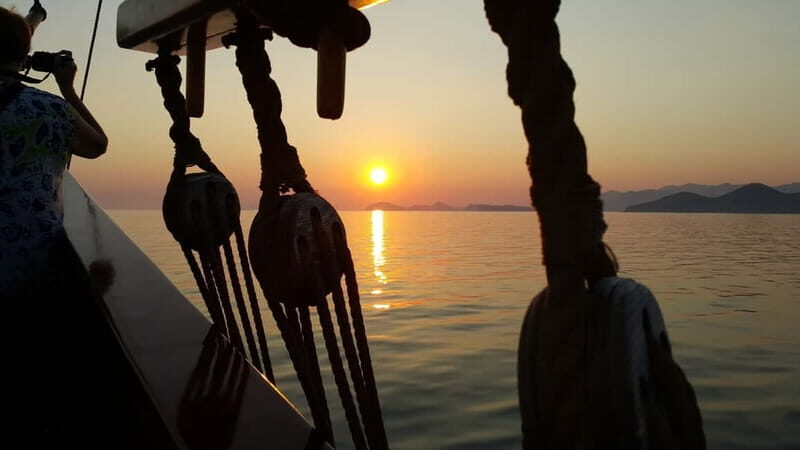 Dubrovnik: Panoramic Sunset Cruise-Karaka Ship (Adult Only) - Entering Dubrovnik’s Sunset Mode at Na ponti bb (Mali Muo)