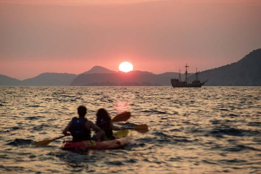 Dubrovnik: Sunset Kayaking and Snorkeling Tour - Park Pile to the Old Port: the first paddle and your safety groove