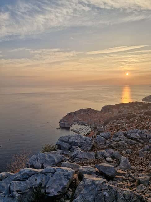 Dubrovnik: Sunset Wine Tasting At Panorama Point - The licensed guide: what you learn while the sky changes