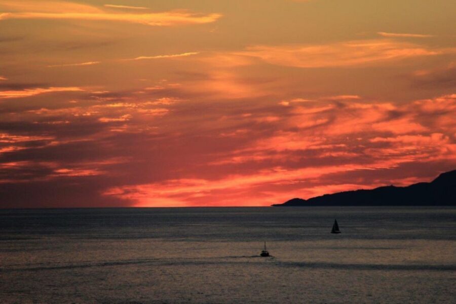 From Dubrovnik: Golden Hour Sunset Cruise with Free Drinks - How the 1-hour timing works (and how to get the best photos)