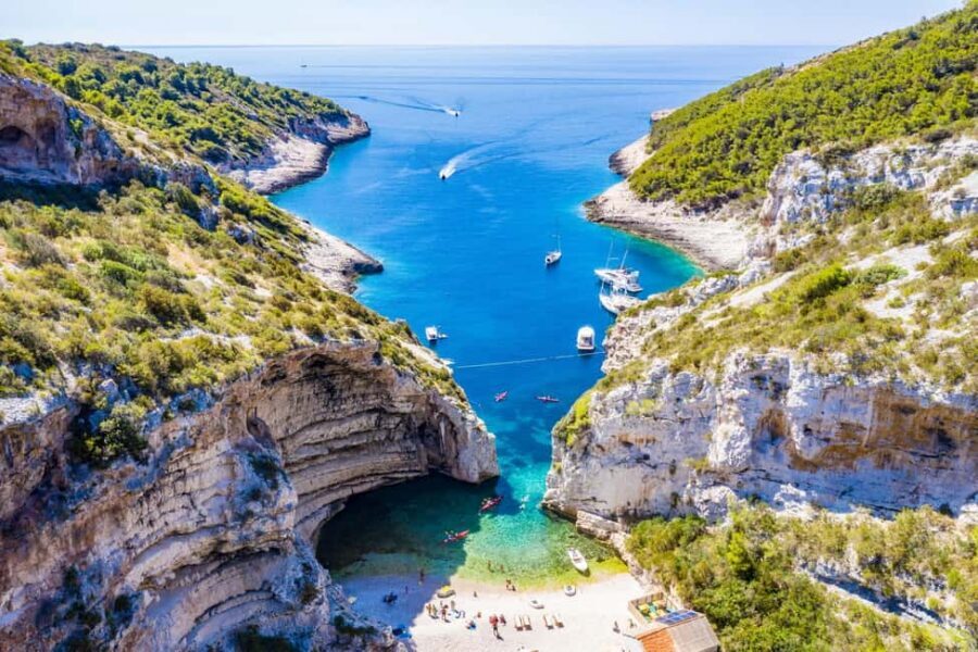 From Hvar: Blue Cave, Green Cave & 5 Islands Speedboat Tour - Pakleni Islands and Palmižana: the “wrap-up” cruise and a sandy beach break