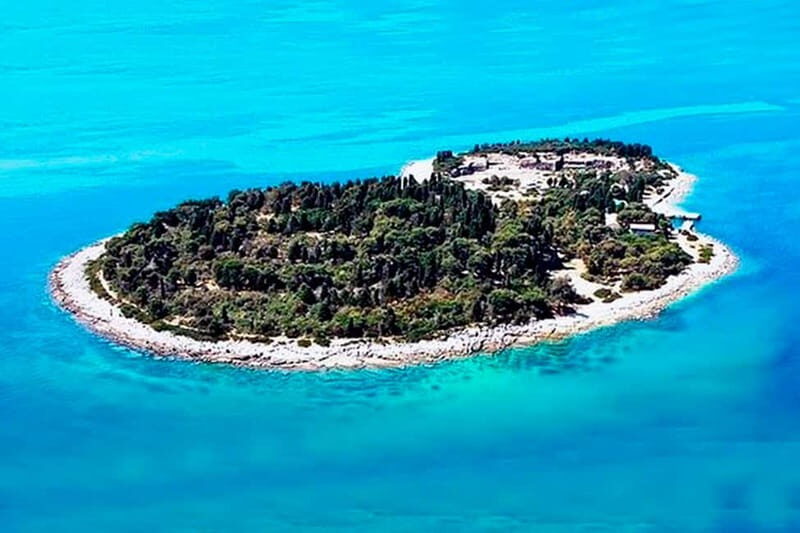 From Pula: Island Stop and National Park Day Cruise - The guide-led story: Larissa, multilingual narration, and what you’ll learn