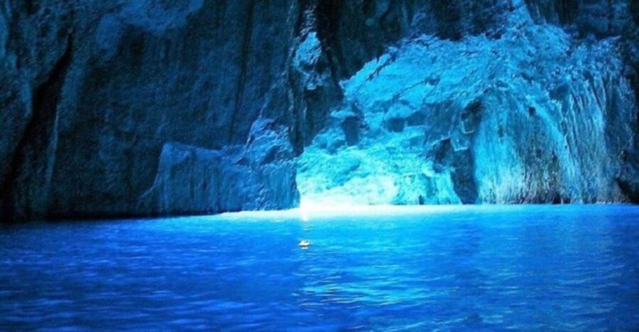 From Split: Blue Cave and 5 islands-Day Tour - Getting from Split: the semiSUBMARINE start and the speedboat rhythm