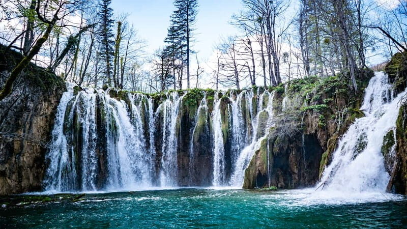 From Split: Plitvice Lakes Guided tour - Arrival and the guided park walk: fairy forest to the Upper Lakes
