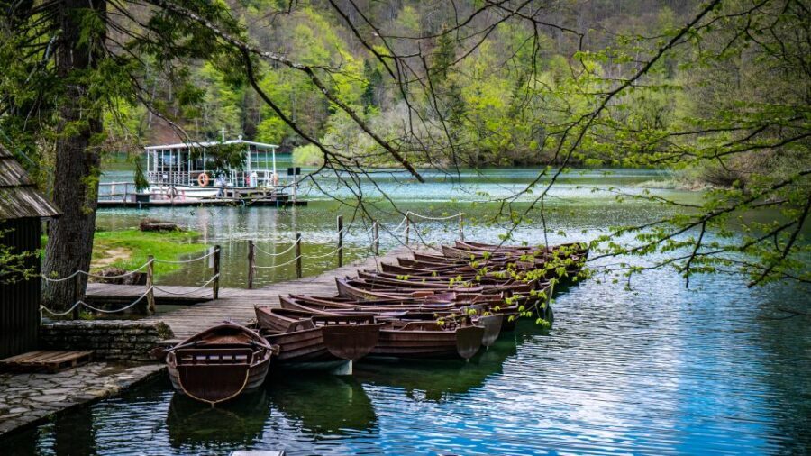 From Split/Trogir/Omiš: Plitvice Lakes Guided Group Tour - Food, Breaks, and What to Pack for a Long Day