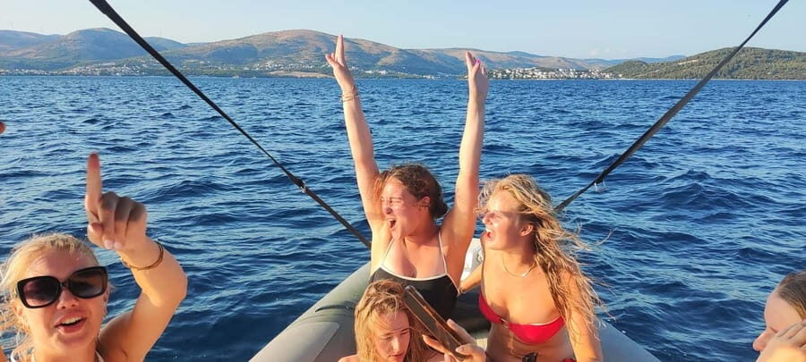 From Trogir: Guided Panoramic Boat Tour with Drinks - Getting to the boat: Panorama Trogir and the Monaco disco clue