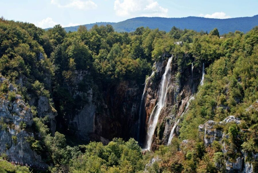 From Zadar: Plitvice Lakes National Park Tour - Entering Plitvice Lakes National Park: guided route + real free time