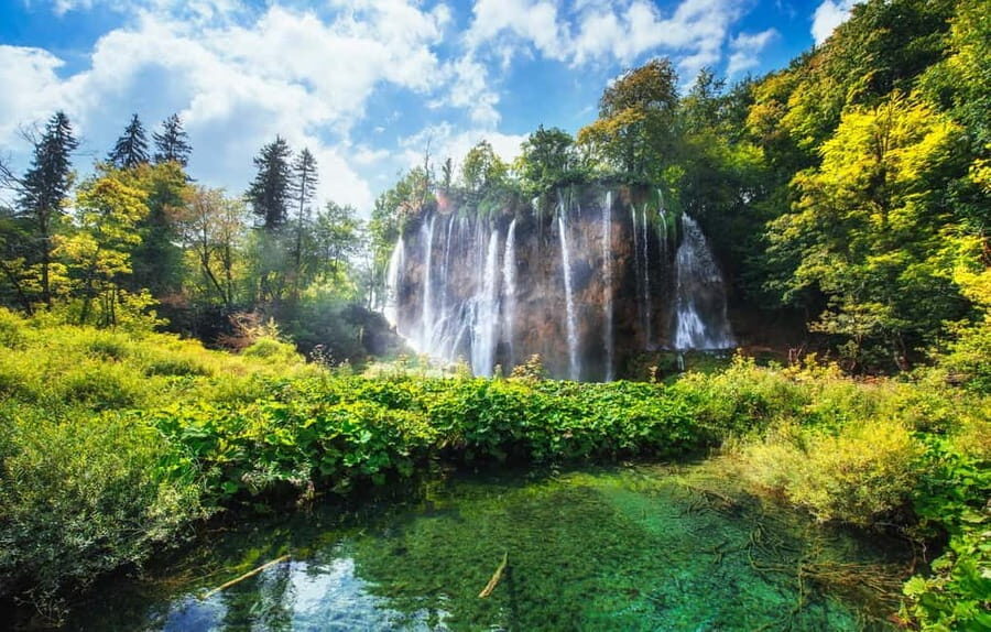 From Zagreb: Plitvice Lakes National Park Tour with Tickets - Entering Plitvice Lakes UNESCO: travertine barriers and layered lakes