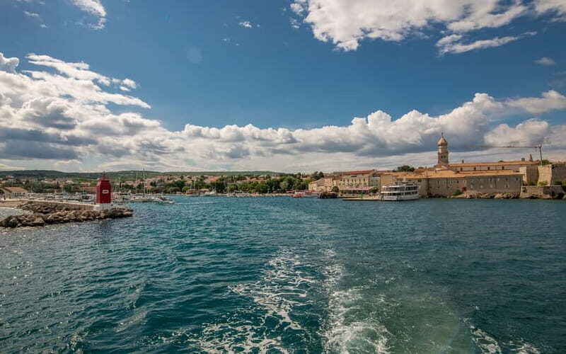 Krk: Golden Beach and Blue Cave Cruise with Welcome Drink - Plavnik’s northern waters: dolphins, fish farms, and a deep-water view