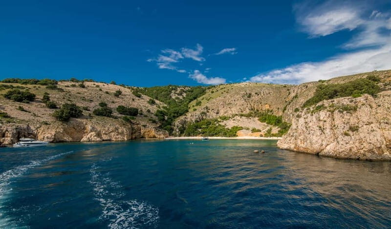 Krk: Golden Beach and Blue Cave Cruise with Welcome Drink - Golden Beach on Krk: the real payoff stop