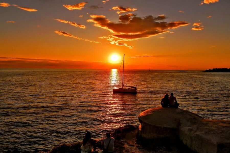 Medulin: Dolphin Sunset Tour 85% chance with Drinks + Dinner - Who should book this cruise (and who might prefer something else)