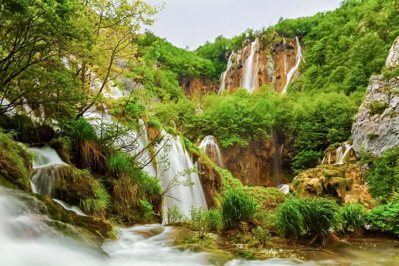 Plitvice Lakes: Guided Walking Tour with Bus and Boat Ride - The Big Walk Loop: Lower vs. Upper Lakes and Waterfalls Up Close