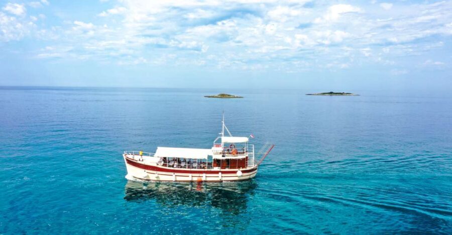 Poreč: Panoramic Morning Cruise Among 20 Islands with Drinks - The guide vibe: English and German, plus lots of chat