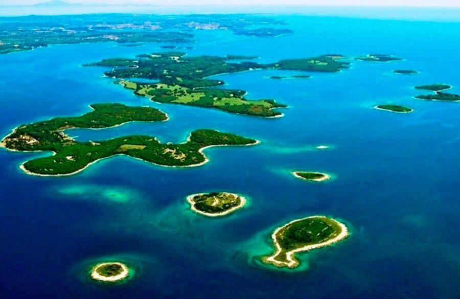 Pula: Brijuni National Park Tour with Island Visit - Onboard lunch setup, unlimited drinks, and timing your photos