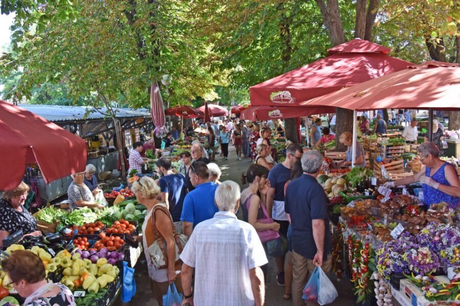 Pula: Historic Walking Tour with Local Guide & City Views - Pula Farmers Market Stop: Istria Through Food and Daily Trade