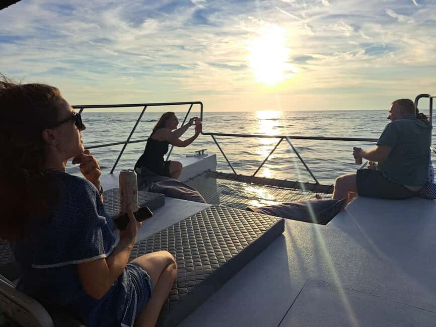 Rovinj: Sunset & dolphin group tours with Catamaran - Rovinj sunset looks different from a catamaran net