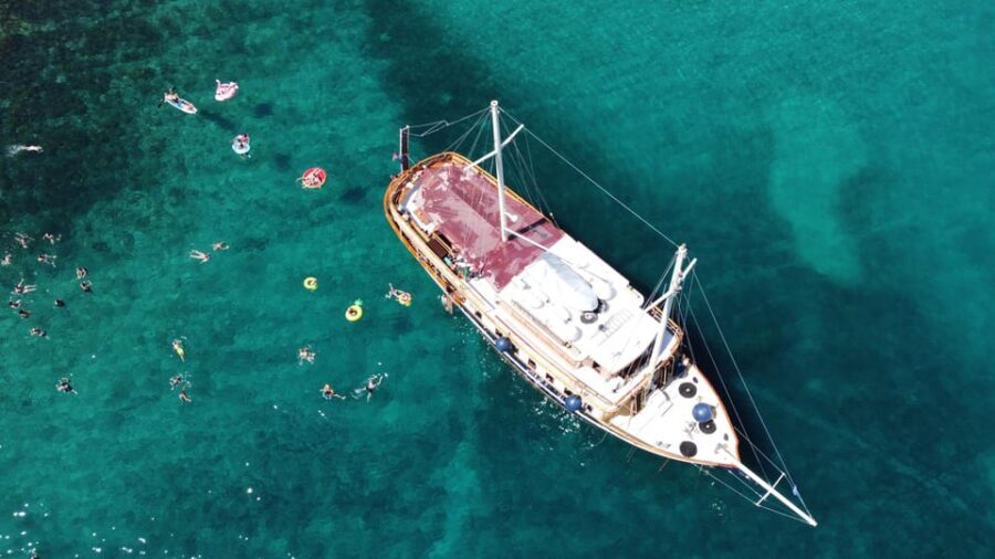 Split: All inclusive Brač & Šolta Island Swimming Cruise - The calm between islands: bar, music, and deck time