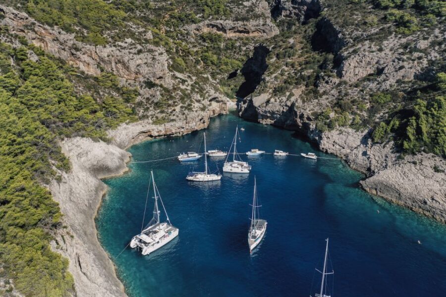 Split: Blue Cave and 5 Islands Tour - Pakleni Islands and Hvar: seafood choices and fortress views