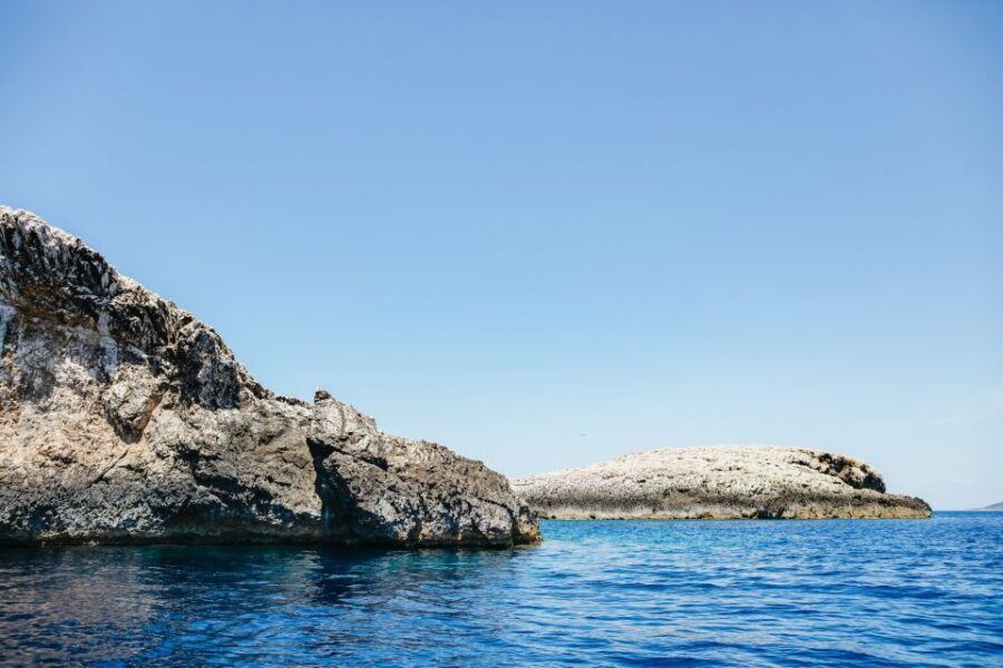 Split: Blue Cave, Vis & Hvar Full-Day Trip by Speedboat - Biševo to Vis: Komiža’s Fishing Village Pause on Real Time