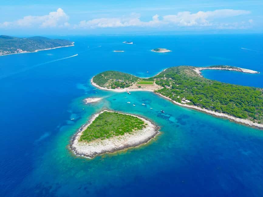 Split: Blue Lagoon & 3 Island Cruise with Snorkeling - Labadusa beach (and the Maslinica area): second swim, more room to breathe