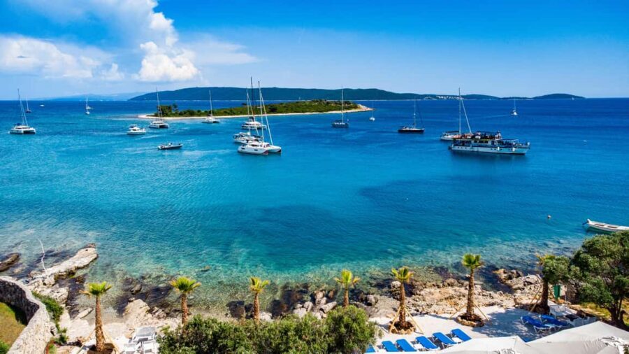 Split: Blue Lagoon 3 Islands All-Inclusive Cruise with Lunch - First hour at sea: coffee and the calm before the swims