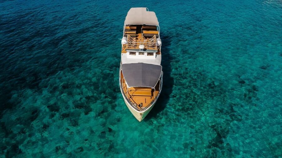 Split: Blue Lagoon and 3 Island Cruise with Food and Drinks - Šolta: Nečujam Shipwreck Swimming and Snorkeling Time