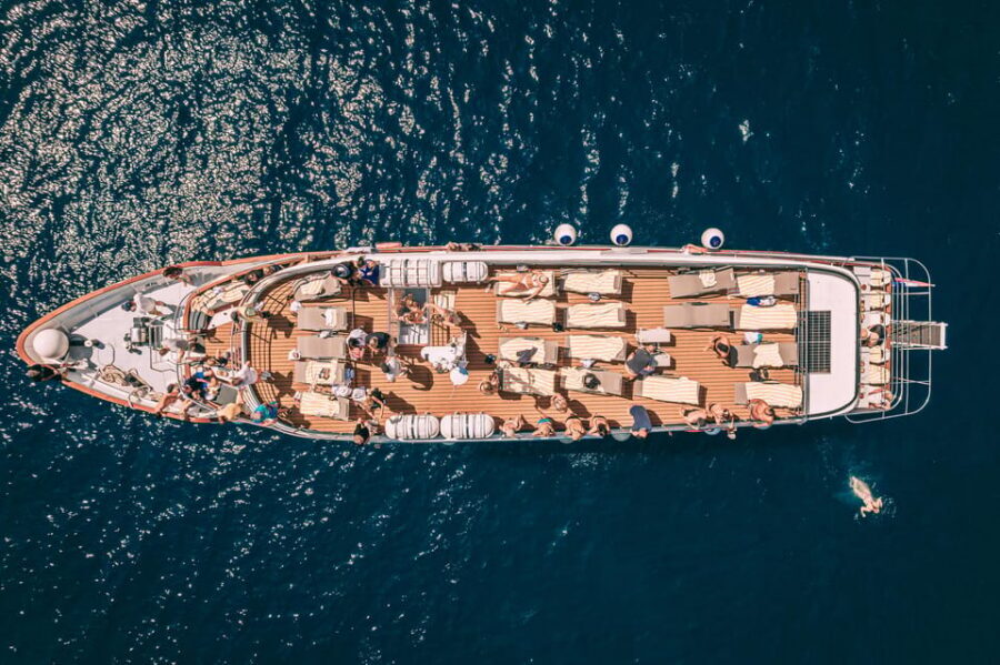 Split: Blue Lagoon, Borkko Beach & Šolta with Food & Drinks - First impressions: Yacht Tamaris is built for a long, easy day