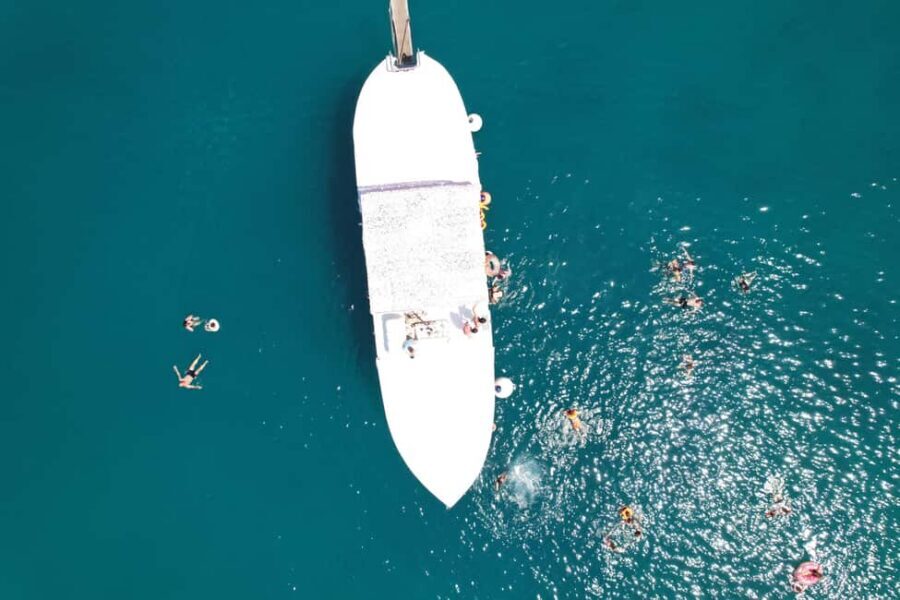 Split: Blue Lagoon&Šolta boat tour with Food&Drinks (2026) - Lunch on Board: Real Food, With Options