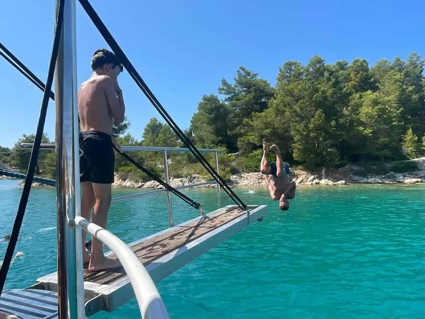 Split: Blue Lagoon&Šolta boat tour with Food&Drinks (2026) - Choosing Your Start: Stobreč vs the Other Departure Point