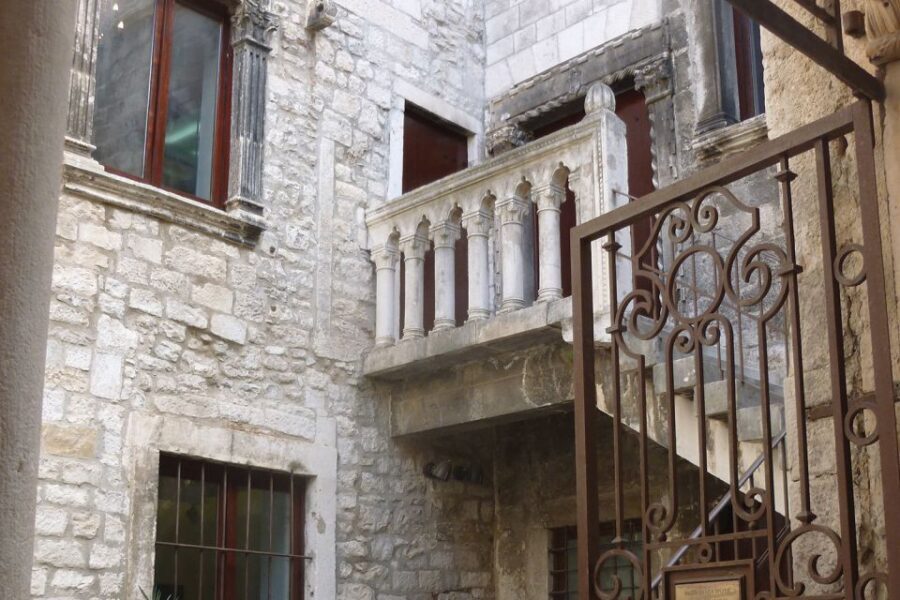 Split: Game of Thrones Tour with Diocletian's Palace Cellar - Golden Gate and Vestibul: the “wait, I’ve seen this” stops