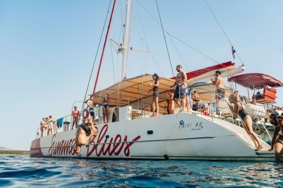 Split: Hvar, Pakleni, Brač & Šolta All-inclusive Tour - Food and drinks: what all-inclusive really means on this boat