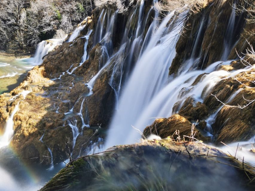 Split: Plitvice Lakes Guided Day Tour with Entry Tickets - The Split-to-Plitvice rhythm: pickups, ride time, and café breaks