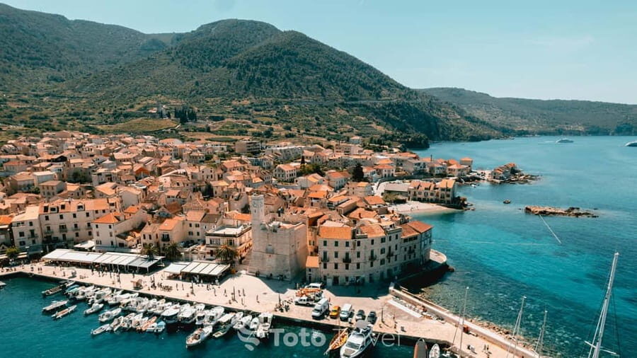 Split/Podstrana: Blue Cave, Hvar & 6 Islands Speedboat Trip - Hvar Town in two hours: fortress views and promenade time