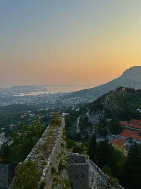Split: Sunset at Klis Fortress with Sightseeing Bus - How sunset over Split really works from Klis