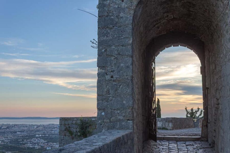 Split: Sunset at Klis Fortress with Sightseeing Bus - Photo strategy for Klis: where the best shots tend to happen
