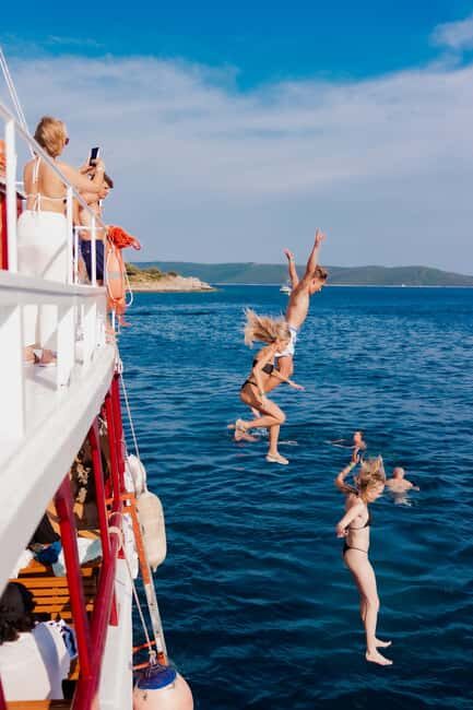 Split: Sunset Boat Party with Live DJs and Blue Lagoon Swim - Afterparty in Split: free club entry, so you don’t end the night early