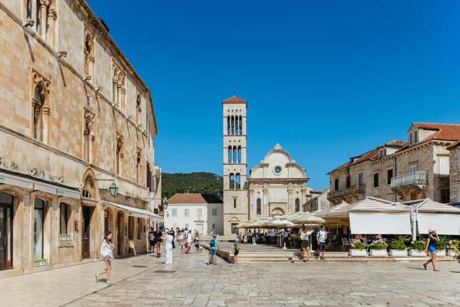 Split/Trogir: Blue Cave, Mamma Mia, Hvar and 5 Island Tour - Guides and skippers: what to expect from the human factor