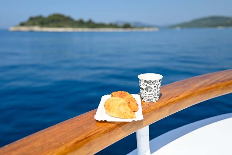 Split: Trogir Walking Tour, Blue Lagoon & Shipwreck Cruise - Key highlights at a glance