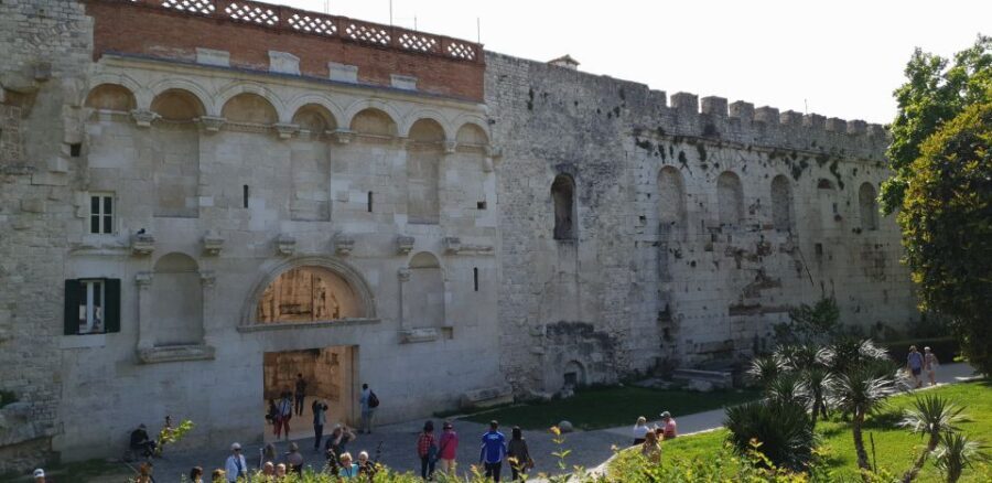 Split: Walking tour of Split with a 'Magister' of History - Peristyle square: where the palace stops being a ruin and starts being a stage