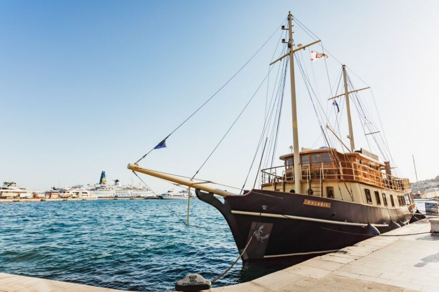 Split:Sunset Cruise with Live Music - Cruise-by scenery: Kaštela Bay, mountains, marinas, and Hajduk area