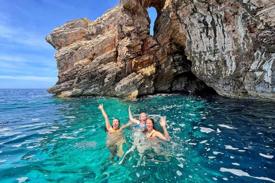 Zadar: Dugi Otok Island Discovery Day Trip with Snorkeling - Brbinjšćica Bay lunch break: plan for cash-only food