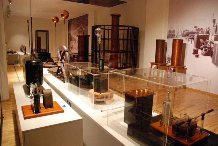Zagreb: Nikola Tesla Technical Museum Ticket - A simple timing strategy: build your day around 11:00 or 3:00
